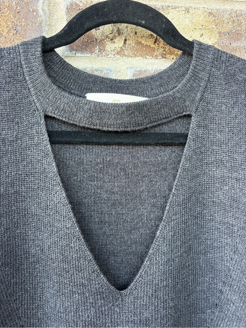 7 For All Mankind Charcoal Gray V-Neck Sleeveless Knit Tank - Picture 3 of 5